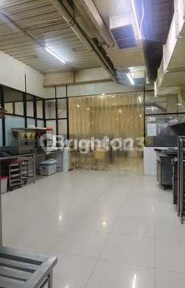 Rent a 5-Story Shop House on Jalan Suprapto, Malang 1