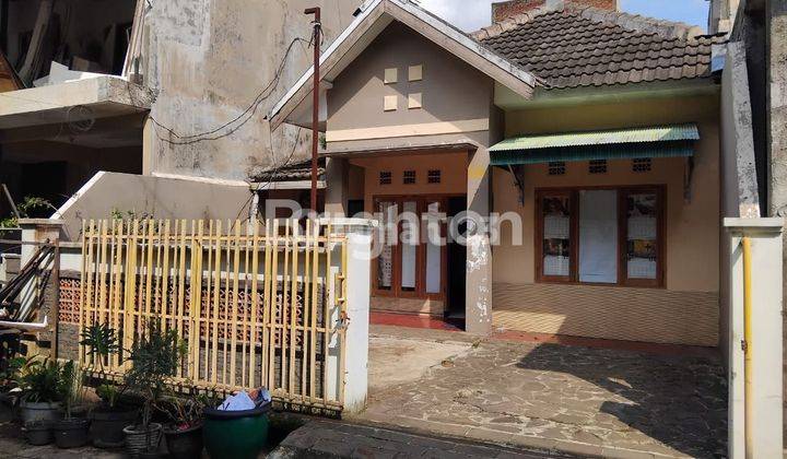 Rumah 2 kamar tidur yang luas di sewakan/ di jual. 1