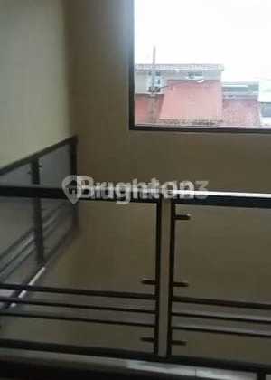 Rumah Besar Pojok 2 Lantai Cocok untuk Kantor di Karangploso Malang 2