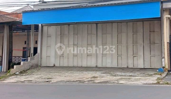 9 Zero Frontage Shop House on Karangploso Street, Malang 1