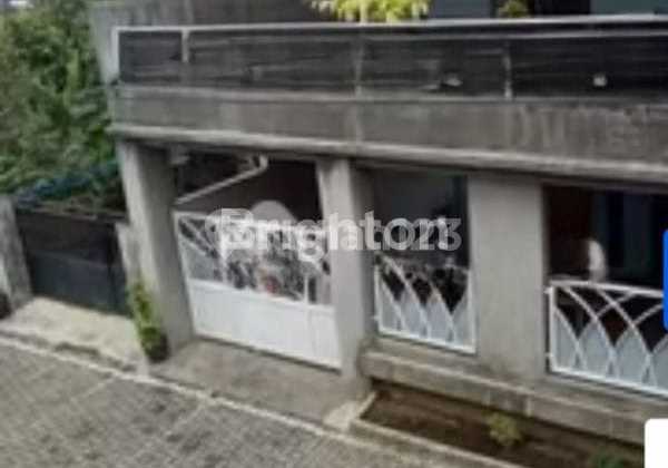 Large 10-Room House Suitable for Office or Employee Mess in Kepuh, Blimbing, Malang City. House Requires Minimal Renovation in Blimbing.