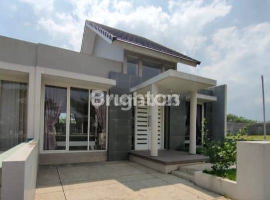 Rumah cantik  full perabot di Araya Malang 1