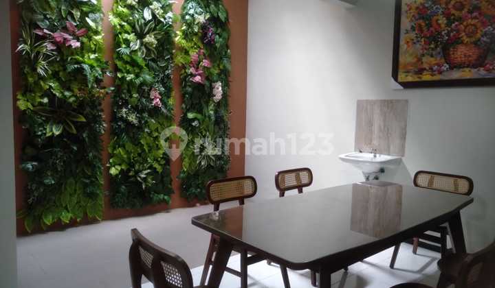 5-Bedroom Fully Furnished House Ready to Occupy in Sulfat, Malang 2