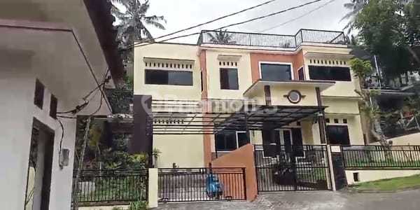 Rumah Besar Pojok 2 Lantai Cocok untuk Kantor di Karangploso Malang Rumah Besar Pojok 2 Lantai Cocok untuk Kantor di Karangploso Malang