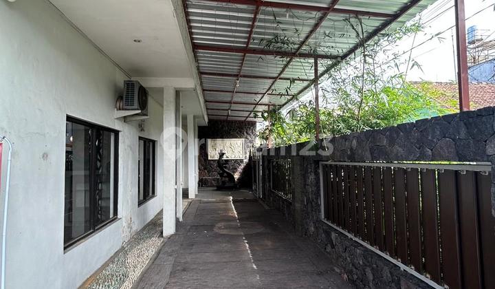 Business House Suitable for Office, Salon, Cafe in Buah-buahan Malang 2