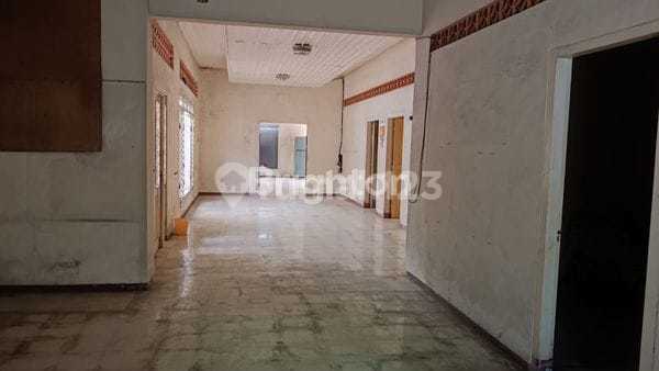 Large House Suitable for Warehouse, Office in Kawi Street Area, Malang City
