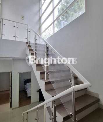 Rumah Mewah dengan Kolam Renang di Tidar Malang