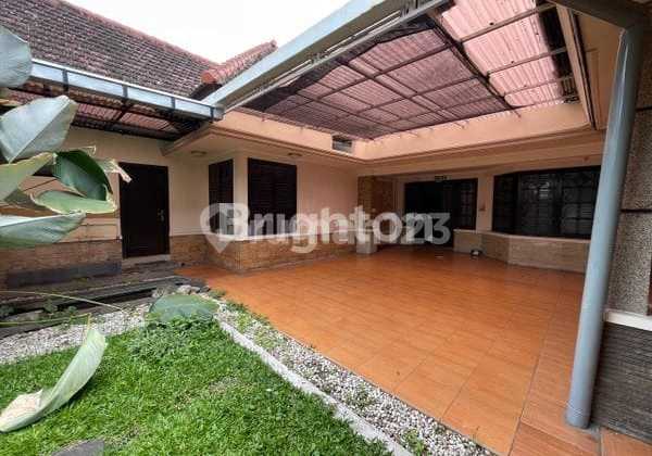 Rumah Jadul Kuno Estetik Cocok untuk Resto Kafe di Dekat Jalan Ijen Malang 2