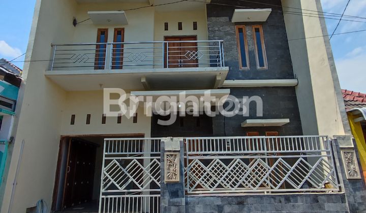 Rumah 2 Lantai Carport 2 Mobil Dijual Kosongan Lokasi di Lawang Malang