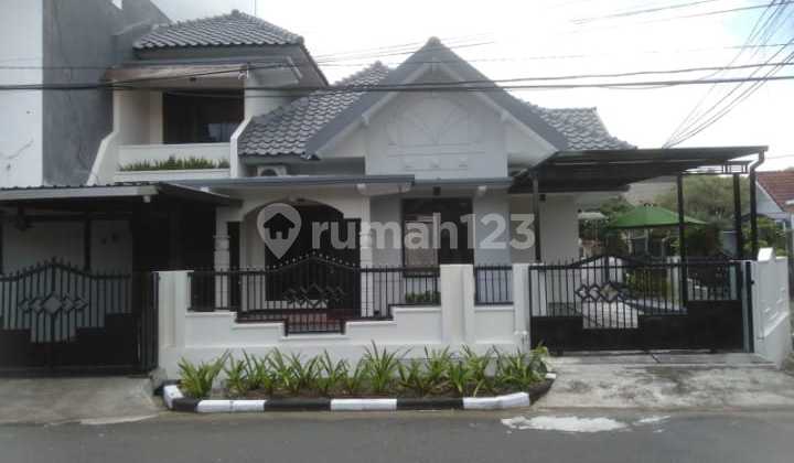 5-Bedroom Fully Furnished House Ready to Occupy in Sulfat, Malang 1