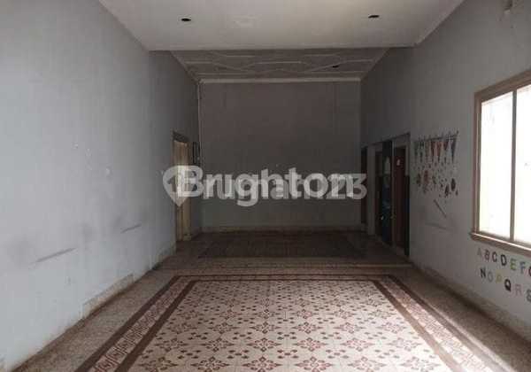 Land Area 1000 and Building Suitable for Cafe Restaurant on City Axis Near Santika Hotel Malang