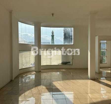 3-Story Corner Ruko Suitable for Showroom in Kasin Malang, Ruko in Kasin 173.0 m² with SHM 2