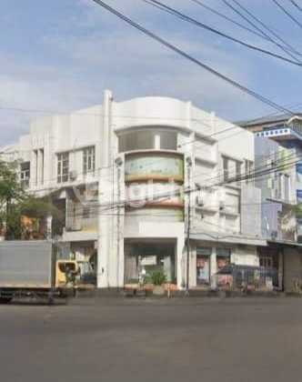 2 Corner Joint 3-Story Shophouses in Kasin Near RKZ and Kalam Kudus School Malang