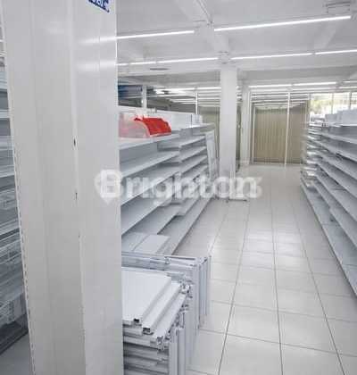 8-Meter Wide Shophouse on Raya Tlogomas Near Malang State University