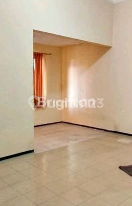 Rumah Pojok Kosongan Dengan 6 Kamar Tidur, Carport 2 Mobil Di Riverside Kota Malang 2