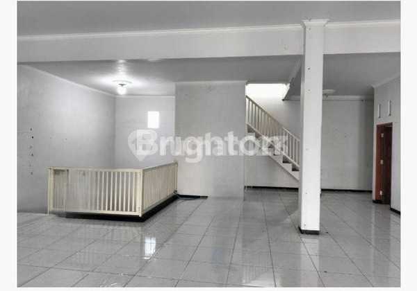 Connected Shophouse Suitable for Warehouse, Shop, Office in Asrikaton Pakis Malang