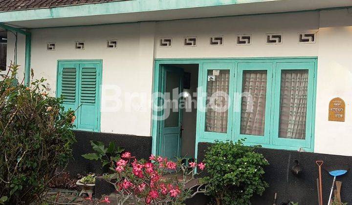 RUMAH KLASIK dengan MEZANINE di MAYJEN PANJAITAN 1