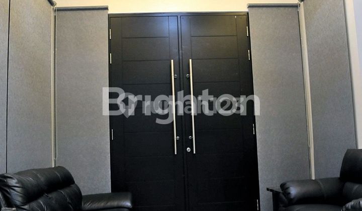 2.5-STORY LUXURY HOUSE at RIVERSIDE 2