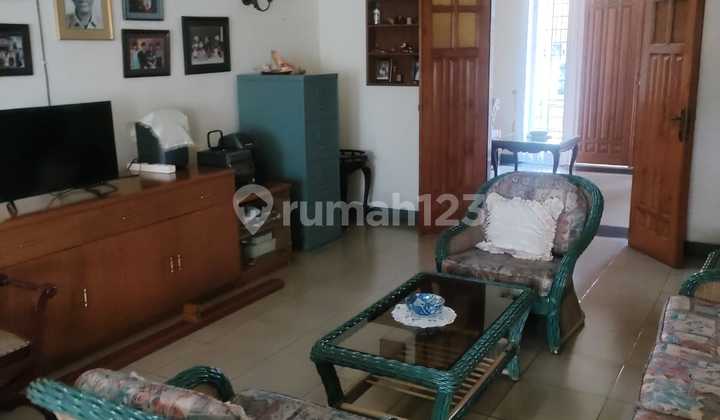 Classic House In The Middle Of The City 2