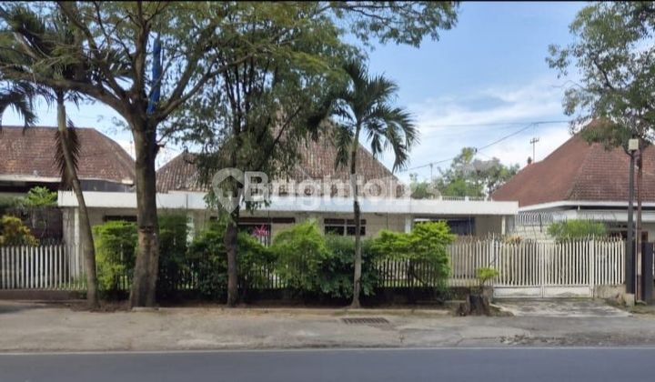 SPACIOUS RESIDENCE SUITABLE for BUSINESS in the CITY CENTER SPACIOUS RESIDENCE SUITABLE for BUSINESS in the CITY CENTER