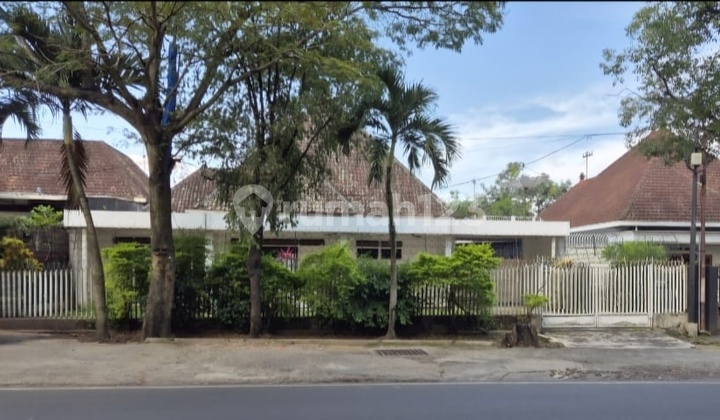 Hunian Luas Cocok untuk Usaha di Tengah Kota Hunian Luas Cocok untuk Usaha di Tengah Kota