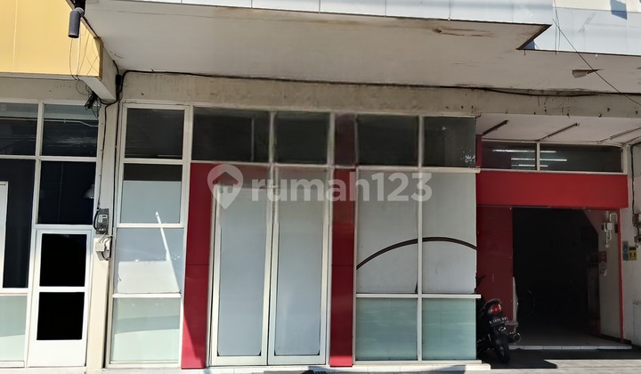 2-Storey Shophouse on Main Road in Blimbing 2-Storey Shophouse on Main Road in Blimbing
