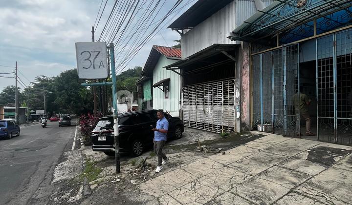Ready-to-Use Shop House by the Roadside in Semarang City Area