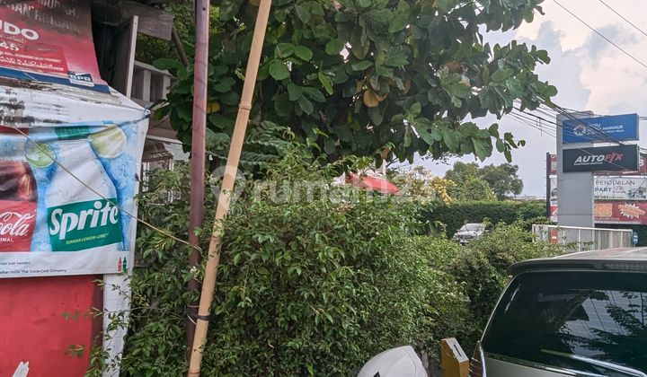 Roadside Shop-House in the Gayamsari Area
