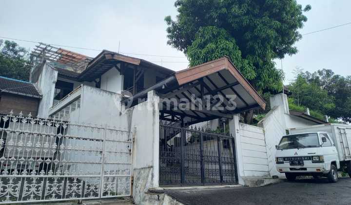 House on Papandayan Street cheap below market price. 2