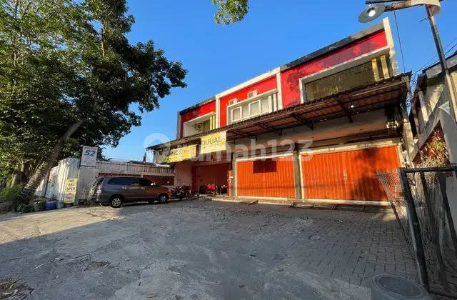 Ruko Abang Ireng di Jalan Kabupaten, Trihanggo, Gamping, Sleman,