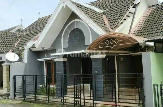 Rumah Dijual Lokasi Strategis Lingkungan Nyaman  2