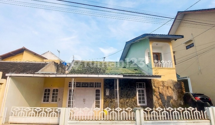 Disewakan Rumah 2 Lantai Strategis di Nogotirto Gamping - Luas 160M2, Listrik 2200W