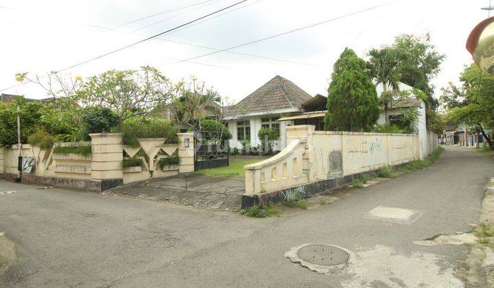 Rumah Semi Furnish Halaman Luas Tengah Kota, Cocok Untuk Homestay 1