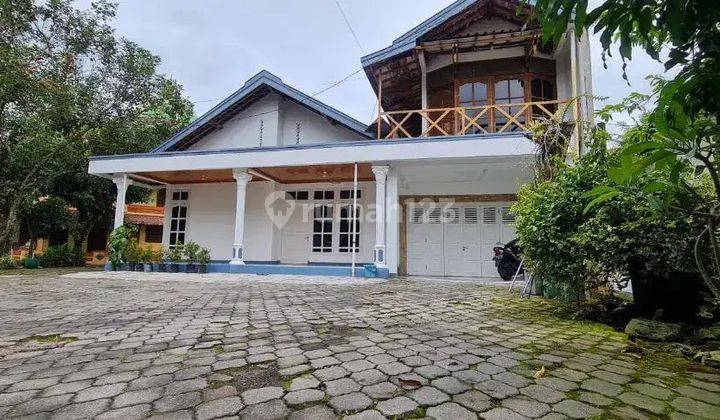 Rumah Disewakan Parkir Luas Muat 10 Mobil Lokasi Strategis 1