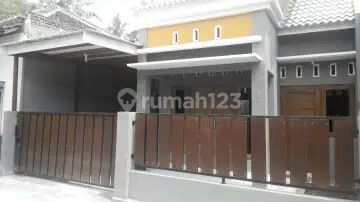 Minimalist House in Sidoarum, Nationalist Environment