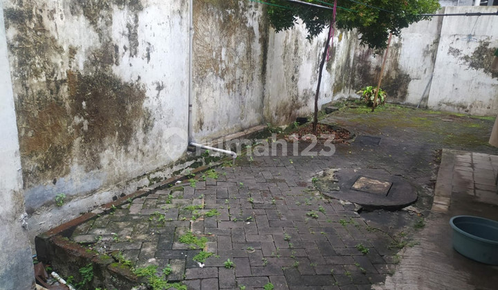 Spacious 5-Bedroom House Location Near Campus on Colombo Street Depok Sleman 2