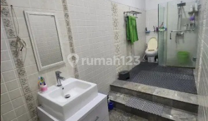 Semi-Furnished Luxury House in Pesona Regency Residential Complex, Yogyakarta 2