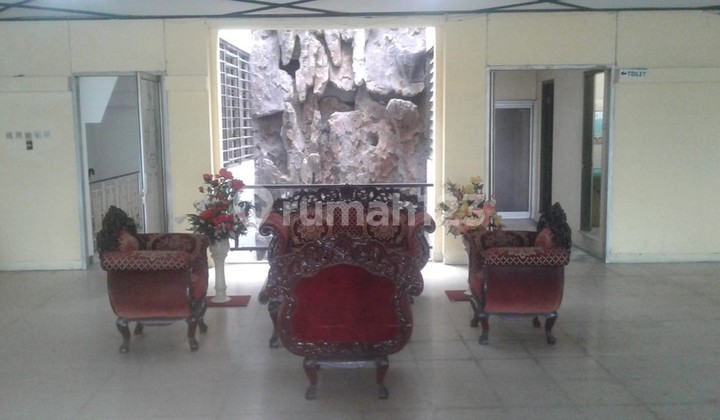 Premium 3-Story Shop House + Rooftop in the Heart of Jogja City, Ideal for Business, Near Tugu Station & Malioboro 2