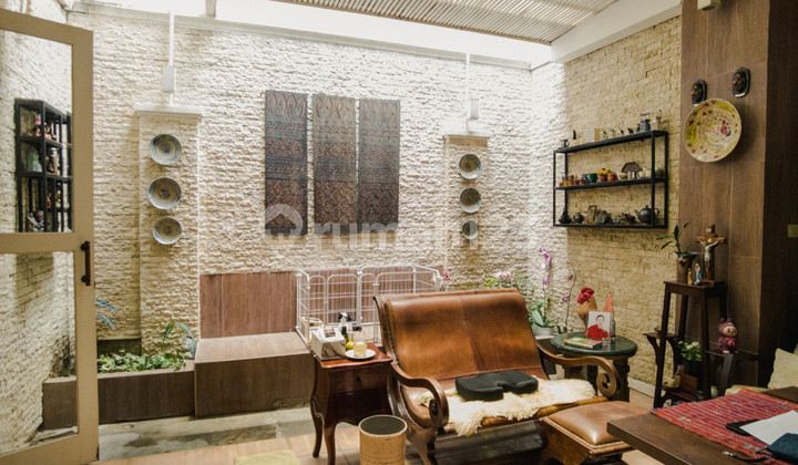 Luxury Furnished 2-Storey House Near Pakuwon Mall, Condongcatur, Depok, Sleman 2