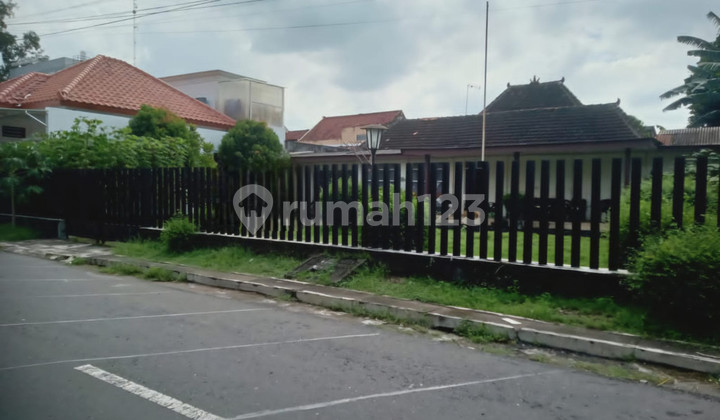 Rumah Lama Strategis Berada di Tengah Kota Wisata Kraton Yogyakarta..