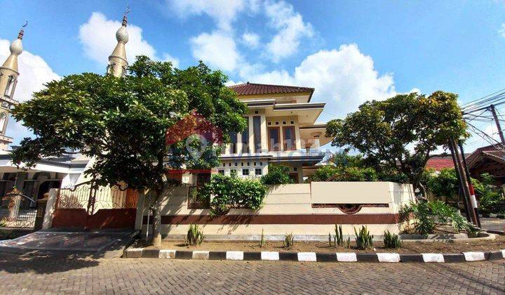 Rumah besar di permata hijau, Tlogomas 1