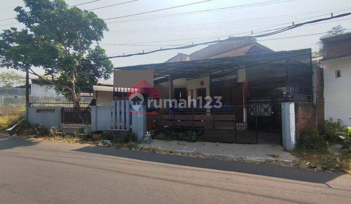 Rumah lokasi cocok untuk mess bisa digunakan usaha, Pakis 1