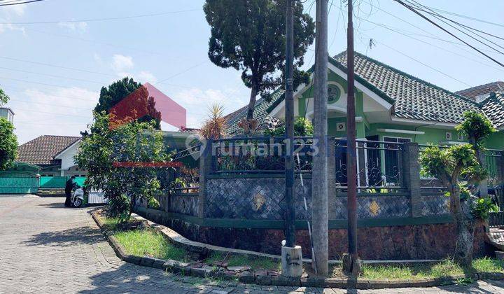 Rumah kawasan tenang nyaman memiliki kolam renang, Tirtasani 1