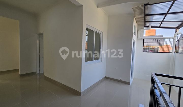 Dijual Rumah Di Legenda Wisata 2