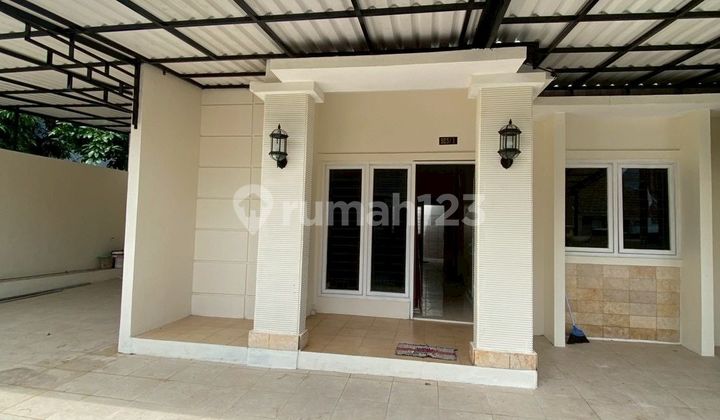 Hunian Menawan di Vila Nusa Indah 5