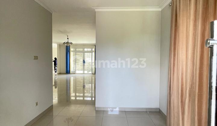 Luxury House in Tourist City 2