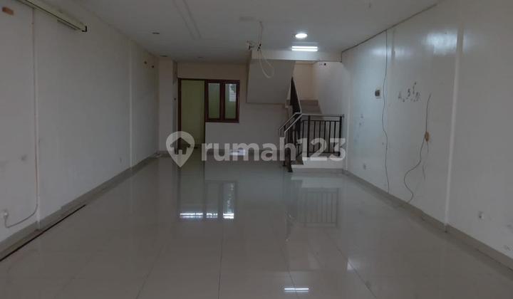3-Story Shop House Ready to Occupy, Strategic Location, Affordable Price in Buah Batu, Bandung 2