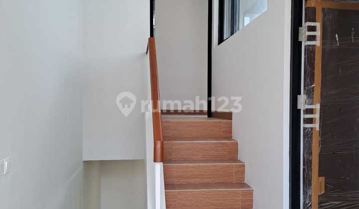 Disewakan Rumah 3 Lantai Cluster Baru Siap Huni Di Kota Wisata  2