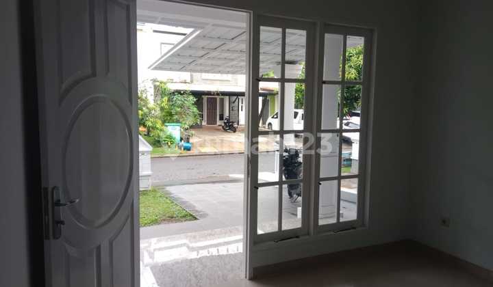 Beautiful Ready-to-Live House for Quick Sale in Kota Wisata 2