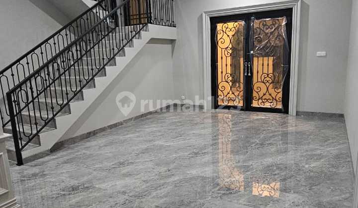 Rumah Cantik Ada Kolam Renang Siap Huni di Kota Wisata 2